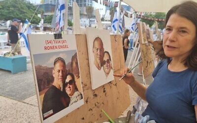 Artist Netta Lieber Sheffer paints in the square of the Tel Aviv Museum of Art, October 26, 2023, as part of the This is Us project. (Bernard Dichek)