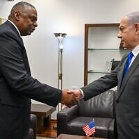 US Secretary of Defense Lloyd Austin (left) meets with Prime Minister Benjamin Netanyahu in Tel Aviv on December 18, 2023. (Kobi Gideon/GPO)