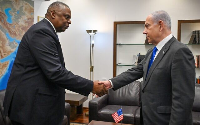 US Secretary of Defense Lloyd Austin (left) meets with Prime Minister Benjamin Netanyahu in Tel Aviv on December 18, 2023. (Kobi Gideon/GPO)